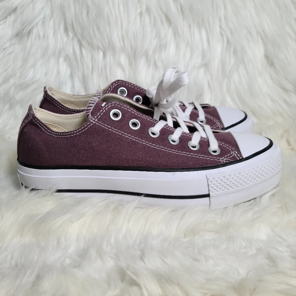 Converse Chuck Taylor All Star Low Top Plum 7 Women / 5 Men NWOB - Picture 2 of 5